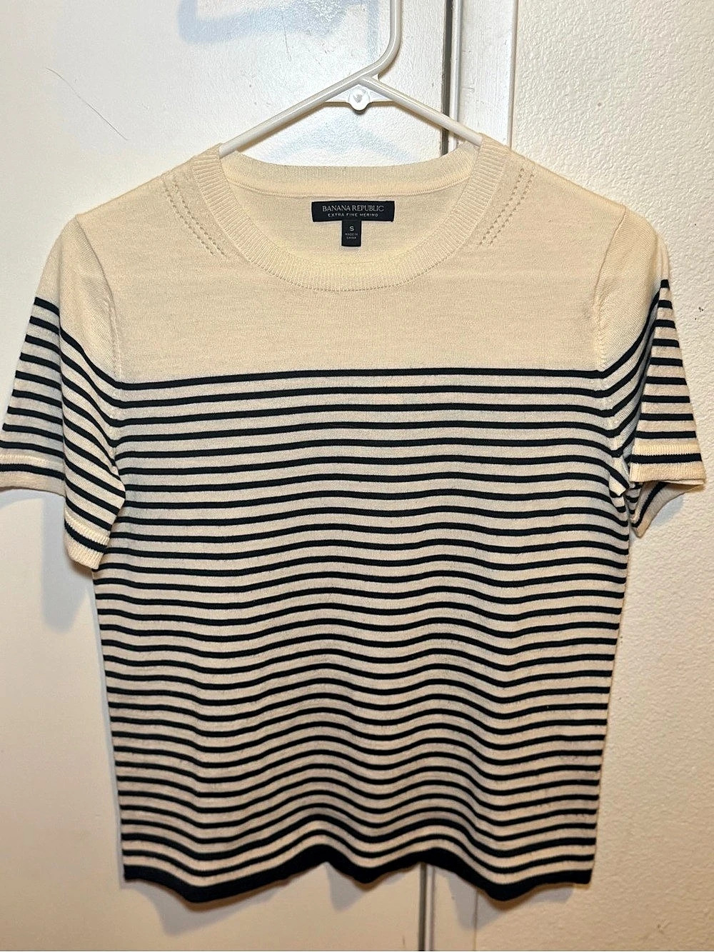 Banana Republic Striped Merino Wool Sweater in Cream & Blue Size Small